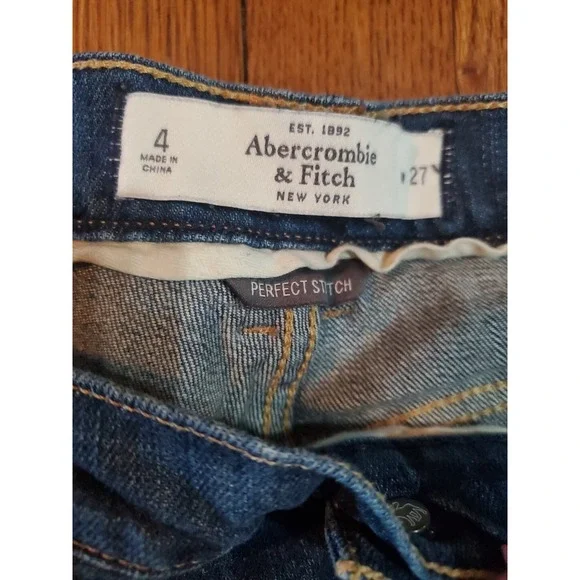 EUC Abercrombie & Fitch jean shorts size 4/27 Bermuda distressed perfect stretch - Picture 2 of 4